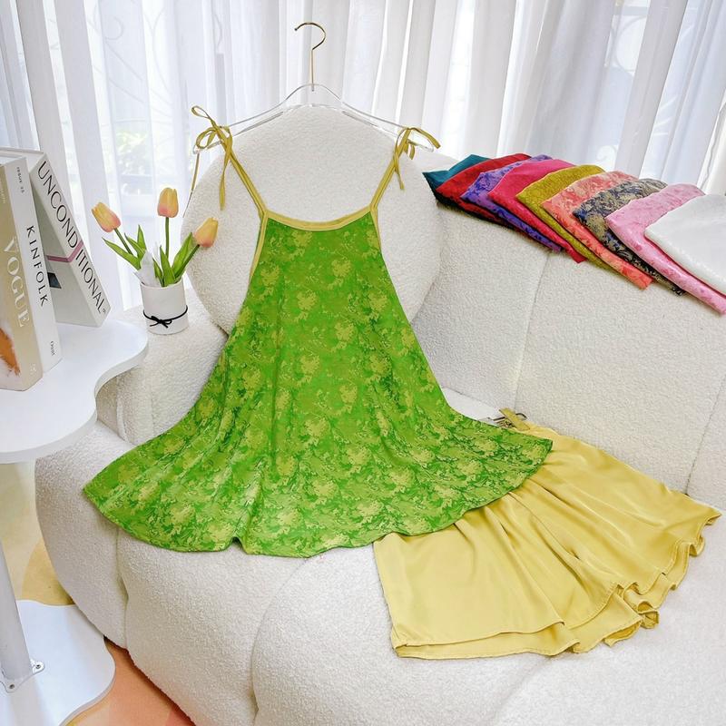 Product Introduction of Set bộ áo lụa gấm hoa văn yếm dây cột quần lụa latin đùi 40-65kg Nữ. 2