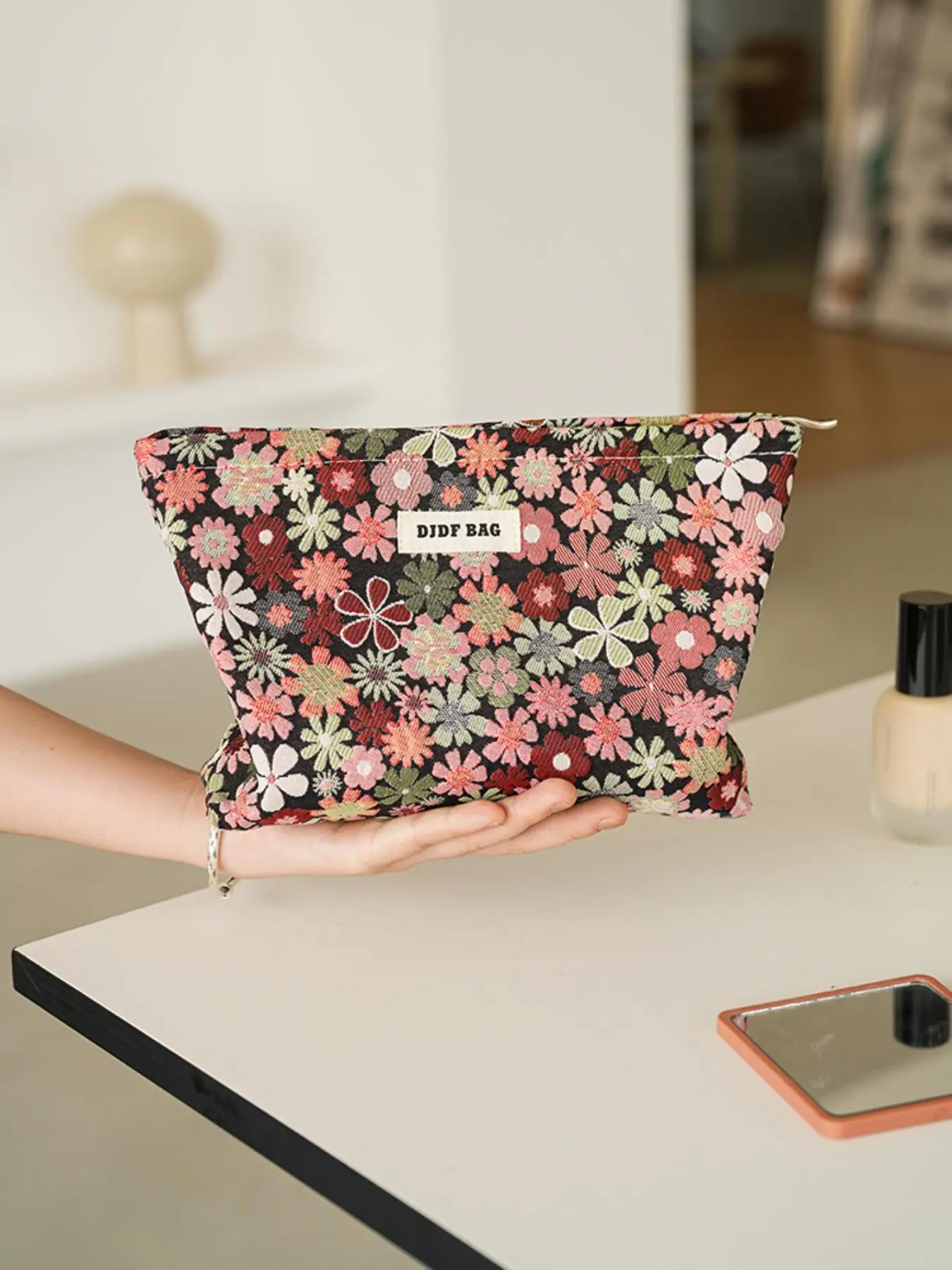 Floral Pattern Makeup Bag, Casual Letter Patched Design Large Capacity Travel Cosmetic Storage Bag, Zipper Makeup Organizer Pouch