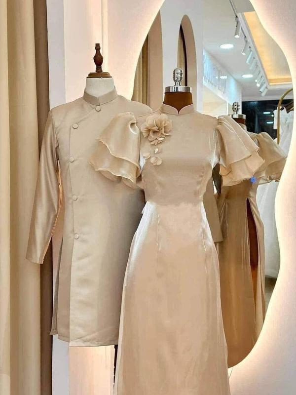Áo dài bigsize 4 tà vải tơ, lụa và có gắn hoa trước ngực (Bao gồm quần và áo) áo dài tết  cho 2k13 đen đính nơ cúc 1