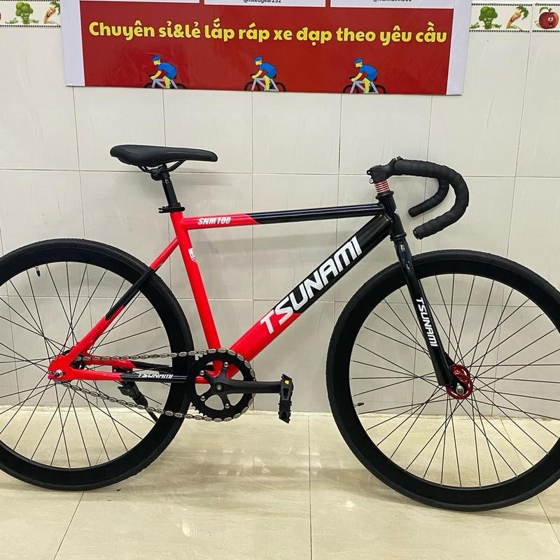 Xe đạp thể thao fixed gear và single tsunami đen  phối đỏ bánh đen( kèm strap và đồ lắp )