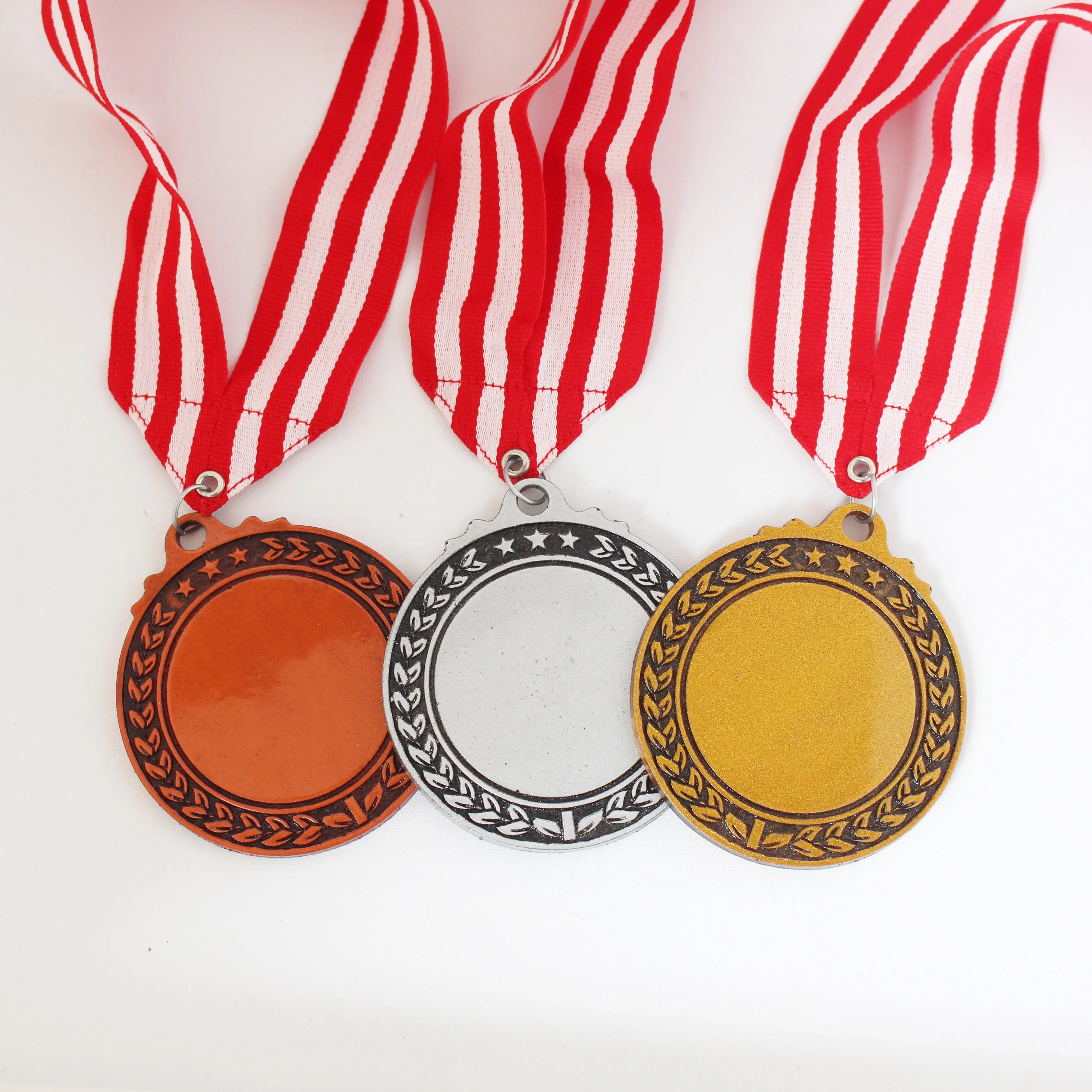 Kuinsa Medali Gold Silver Perak Dilengkapi Dengan Tali Bahan Resin Tebal Berkualitas Medalion Kejuaraan Lomba Olimpiade Juara Penghargaan Custom