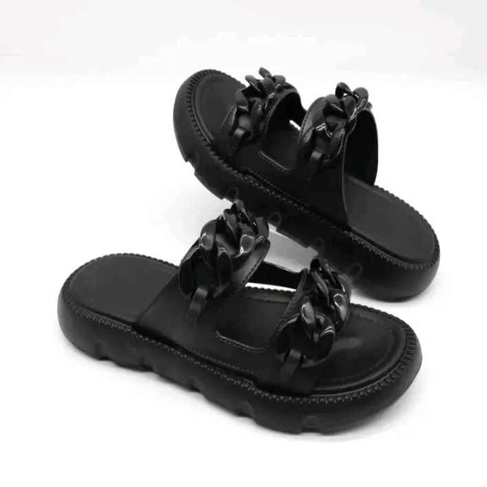 Sandal flat sandal selop wanita model rantai curly viral terbaru bahan karet anti slip Hitam