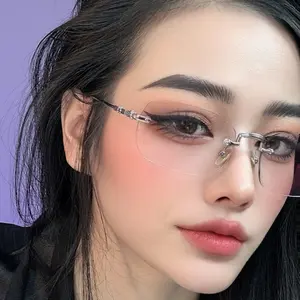 KÍNH CỦA HỒNG NÈ