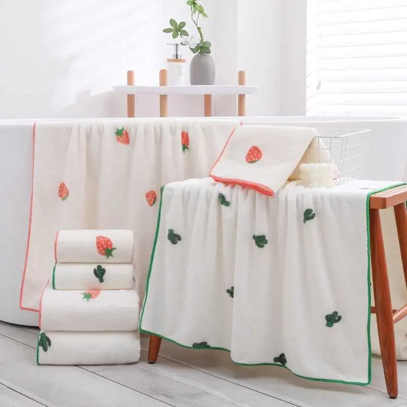 Bộ Lông Cừu San Hô Gấu Hoạt Hình, Mềm Mại Và Mịn, Khăn Tắm Dâu Tây, Khăn Mặt, Dành Cho Người Lớn Và Trẻ Em, Thích Hợp Cho Phòng Tắm Gia Đình 1
