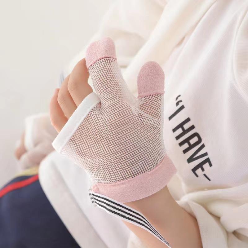1 Pair Infant Children Anti Biting Eat Hand Protection Gloves Prevent Baby From Fingers Helps Stop Sucking Nails Harmless Suit 0