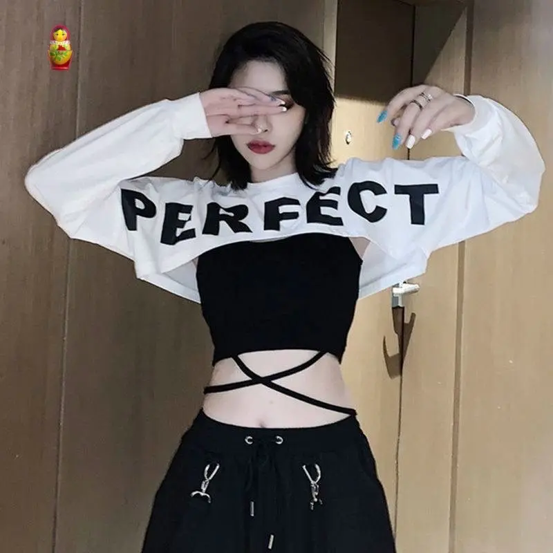 Áo croptop , kiểu áo ngoài in chữ bờ phếch phối áo trong có dây quấn eo cực xinh 0