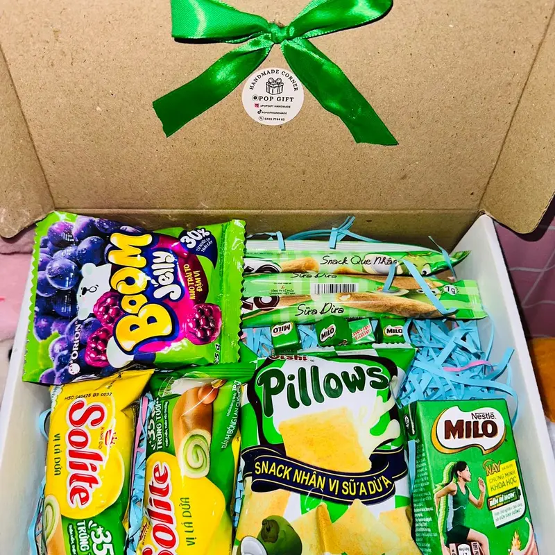 Box quà tặng bánh kẹo màu xanh lá size nhỏ 1