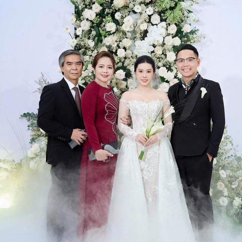 Bộ áo dài lụa đính đá màu đỏ đô cao cấp thiết kế riêng dành cho bà xui hoặc đi tiệc sang trọng xinh đẹp ADL25 Wine Knot Nữ Dress Women Voan Voi 8