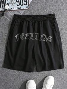 メンズ レギュラーフィット 英字プリントショーツ、カジュアルで快適な通気性の良いショートパンツ、日常使いに最適なオールシーズン対応のメンズボトムス