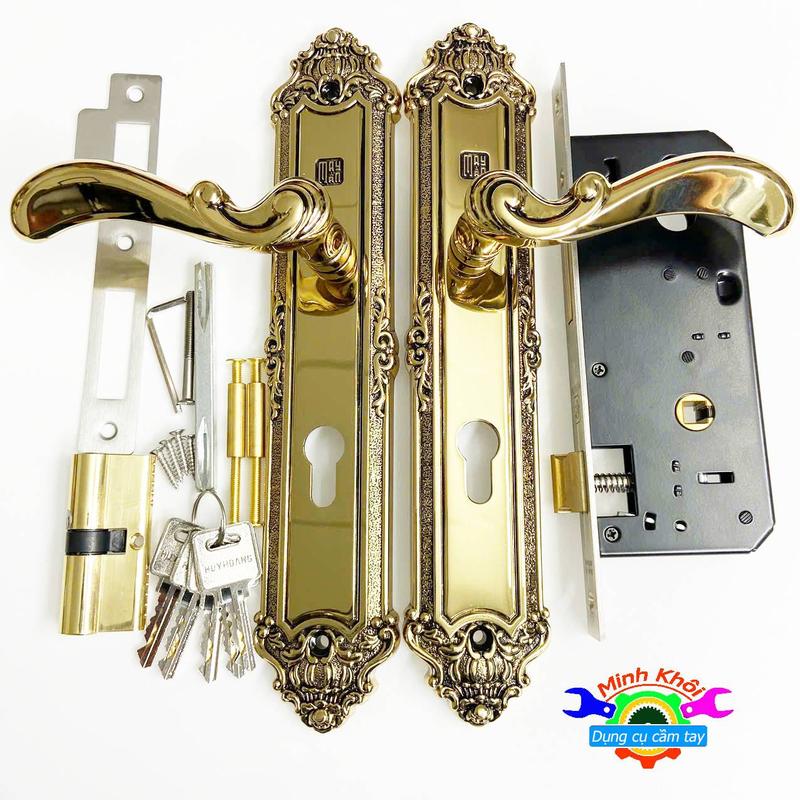 khoá cửa bằng đồng ,thương hiệu HUY HOÀNG việt nam , mã TNHCP8529 ,dài 303 mm, lõi khoá bàng đồng .hàng chất lượng cao .sử dụng thân khoá 8545 thân lớn , lắp được cho cửa sắt 4x8 , nhôm hệ 1000 và cửa gổ 3,5-5cm