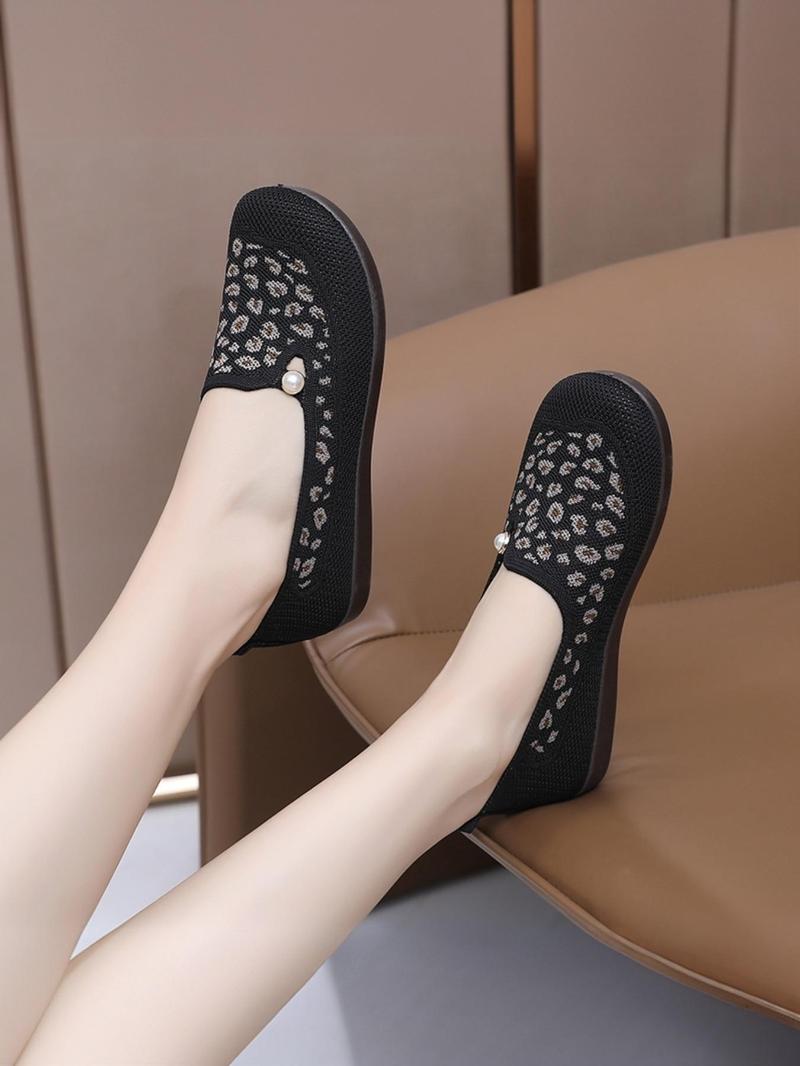 Product Introduction of Women's Fashionable Leopard Print Slip on Sneakers, Casual Comfortable Flat Shoes for Daily Wear, Lightweight Breathable Shoes for Women & Girls 3
