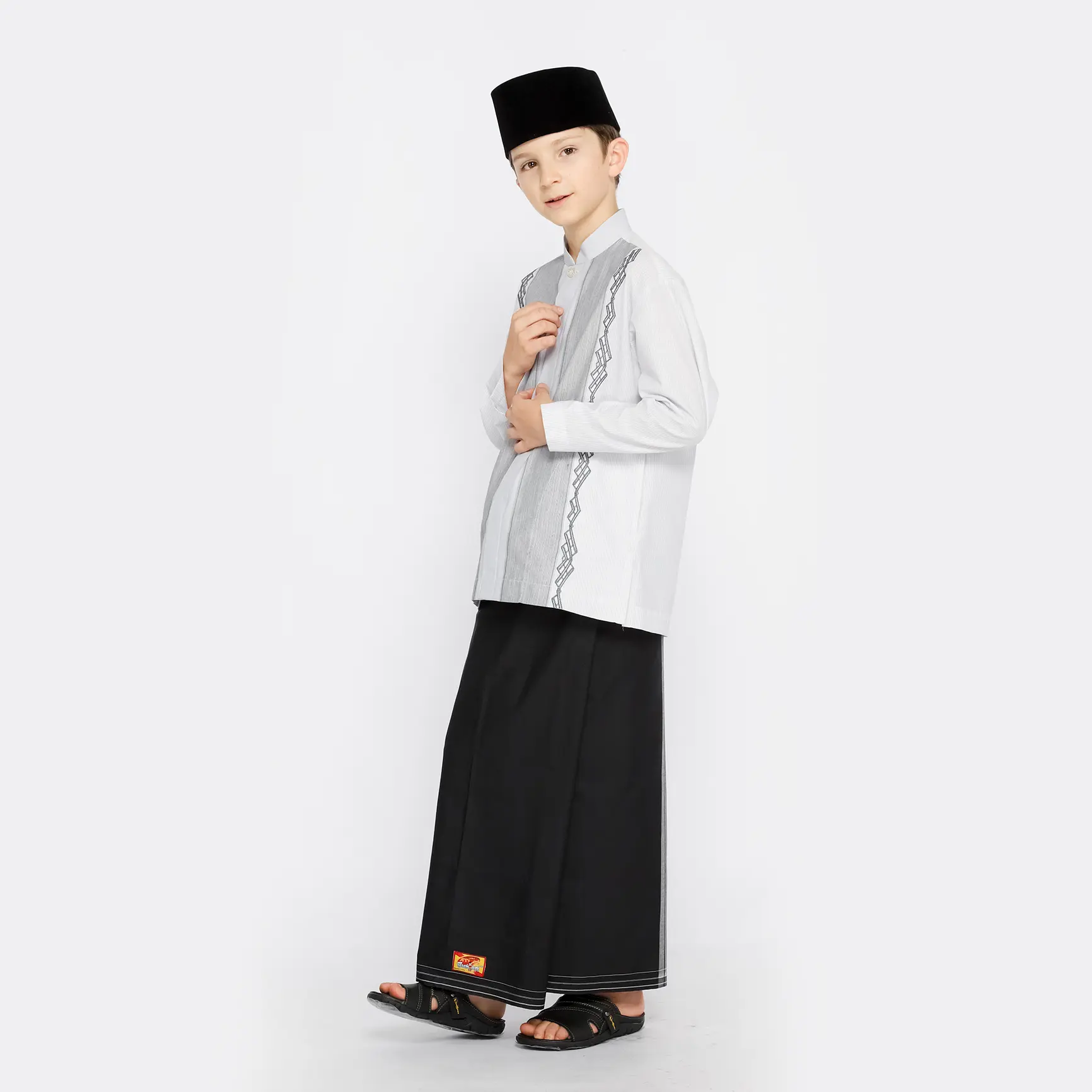 ATLAS Sarung Junior Hitam Polos 01