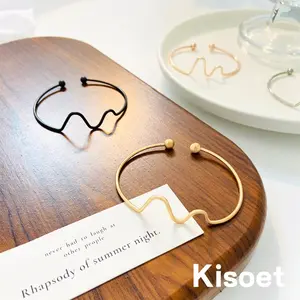 [Kisoet] Gelang bentuk gelombang desain sederhana desain unik buka lebar warna perak rose modis permukaan halus Z306