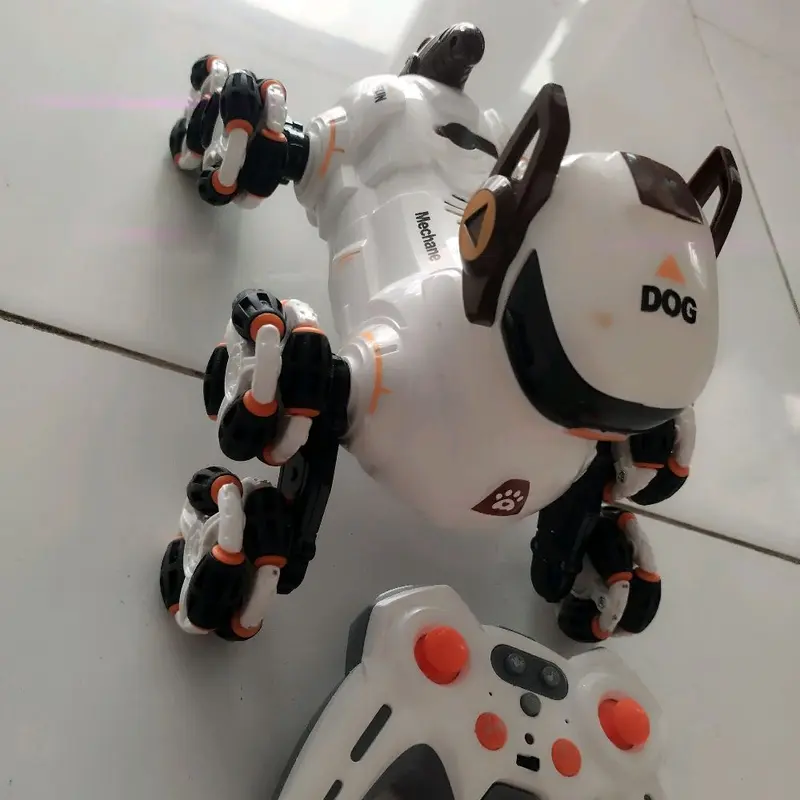 Chó robot điều khiển 8 bánh,nhạc,phun sương 1