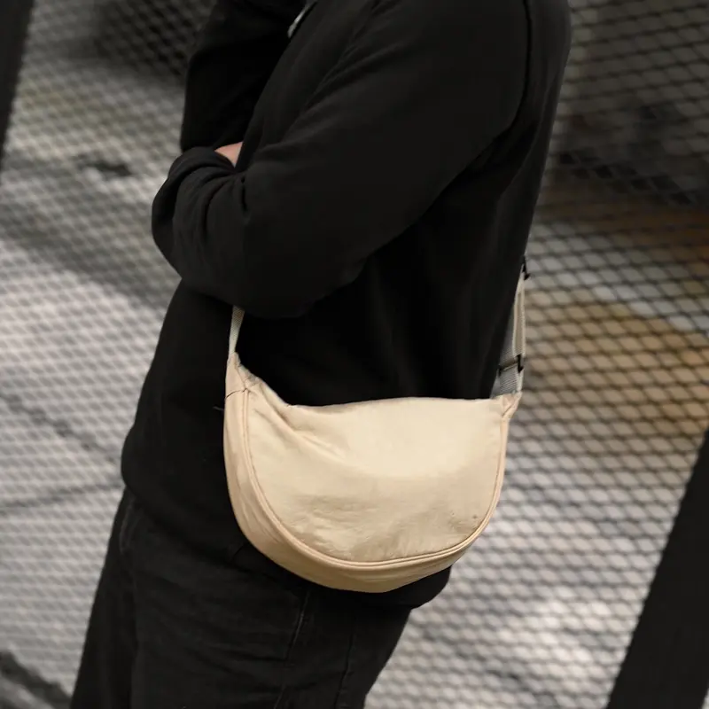 The Essentials Slingbag - Sand 1