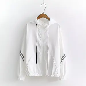 Jaket Parasut Olahraga Wanita Casual Ld 125 Waterproof Jumbo