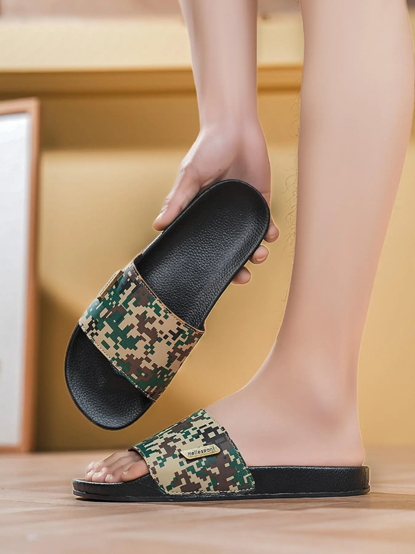 Men's Fashionable Camo Pattern Slides, Casual Comfortable Home Slippers, Soft Non-slip Slippers for Indoor & Outdoor Wear, Walking Shoes