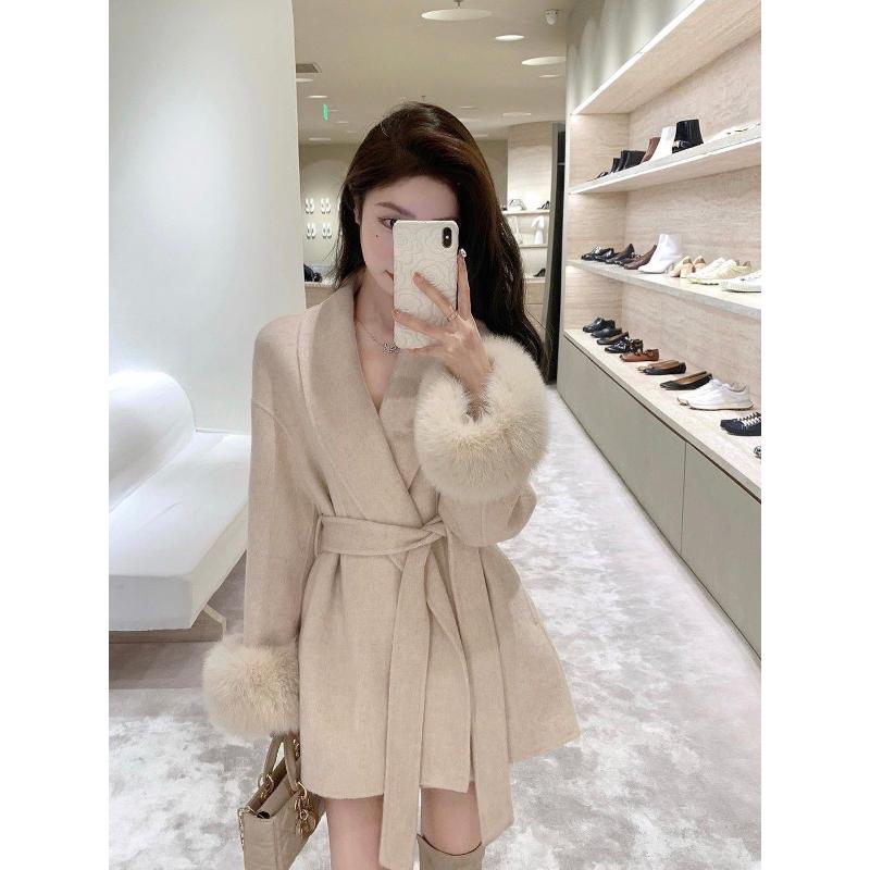 Product Introduction of Áo Khoác Len Dây Mỏng, Người Nổi Tiếng Trên Internet, CHTK-SHOP, Dài Tay, Dáng Rộng Vừa Vặn, Nối Cao Cấp, Tay Áo Lông Ngắn, Thích Hợp Cho Mùa Xuân Và Mùa Thu, Áo Sơ Mi Và Tất Năm Mới Nữ Top Nhung Jacket 31