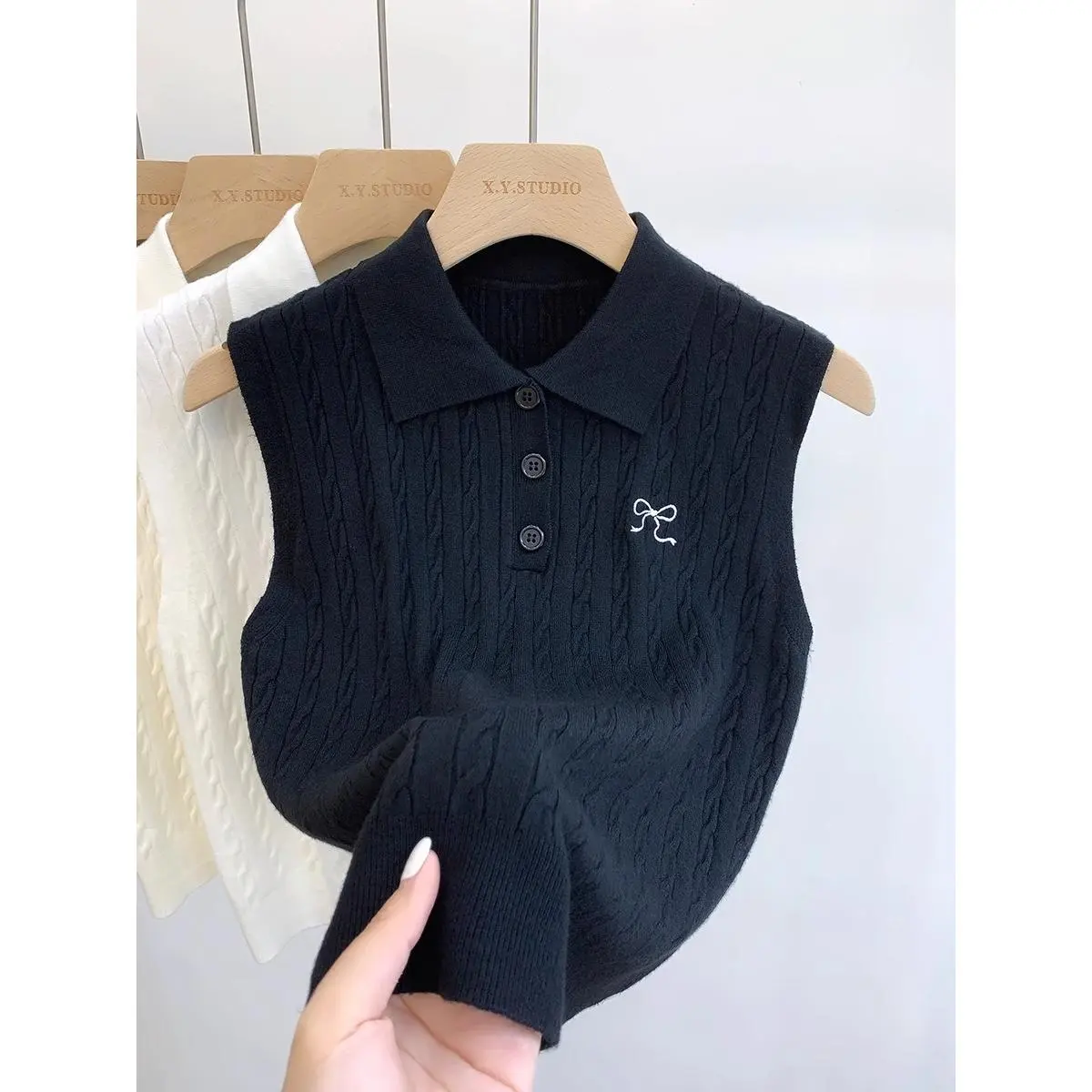 New Knitted Vest for Women, Stylish and Slimming, Versatile Short Base Shirt