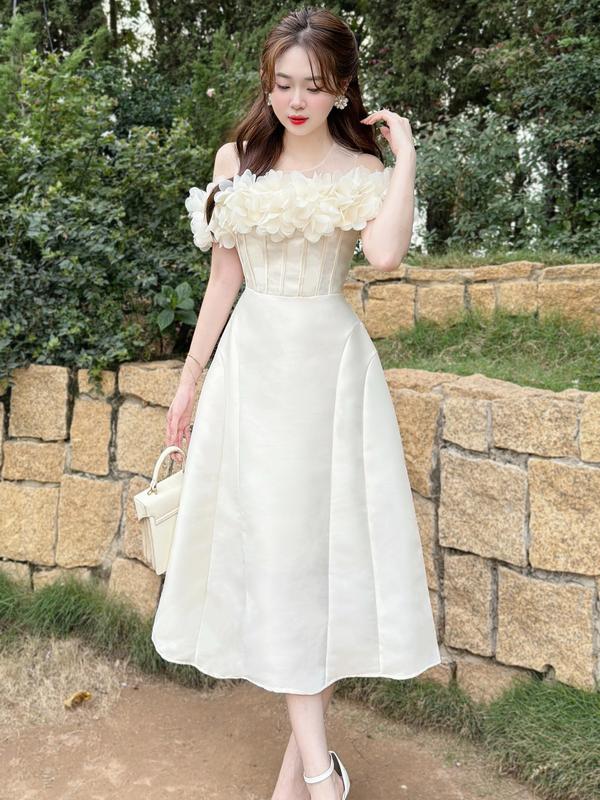 V416 Đầm dự tiệc phối hoa ngực, đầm hẹn hò trễ vai nổi bật, váy xinh đi đám cưới màu trắng Kem vá y du tie c