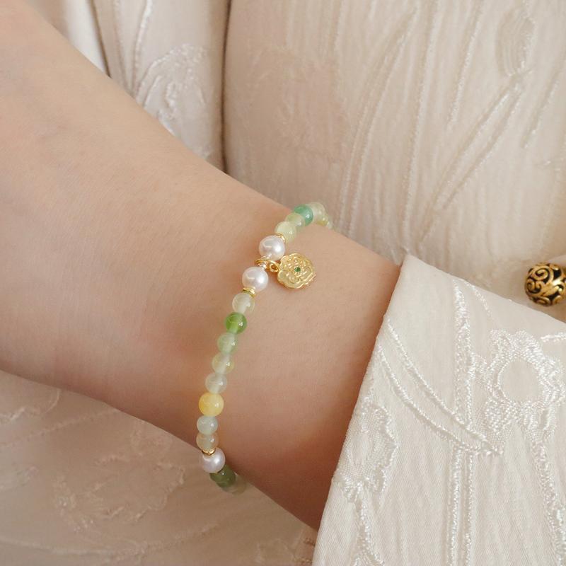 Product Introduction of Natural Grape Purple Chalcedony Crystal Bracelet Artistic Temperament White 4mm Extremely Fine Natural Crystal Bracelet Accessories 5