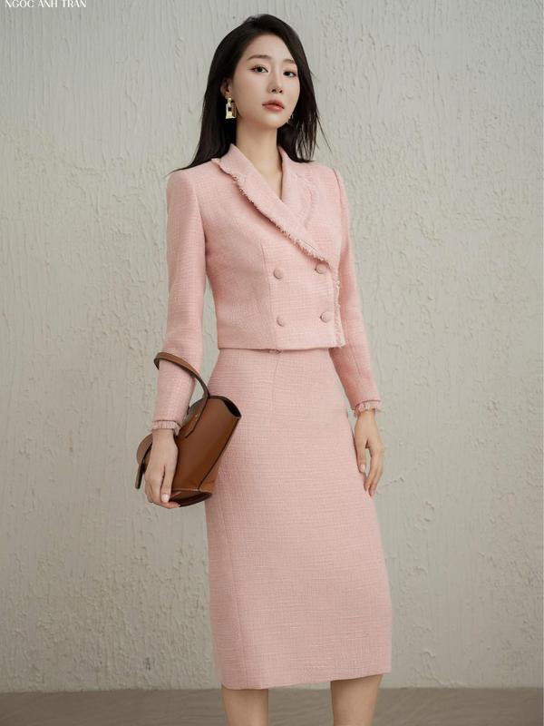 Set dạ text hồng tay dài cúc bọc + chân váy bút chì dạ NGOC ANH TRAN - A145