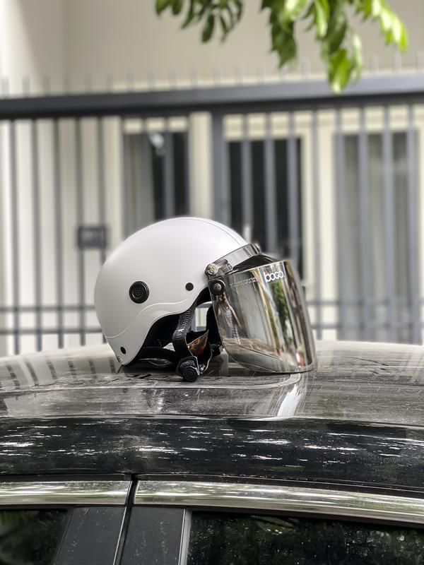 Combo mũ bảo hiểm nửa đầu Camry sơn màu trắng nhám + kính bogo