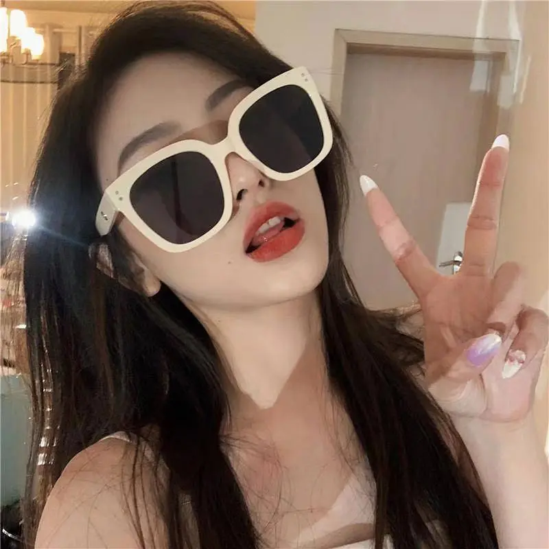 Kính Râm, Gọng Lớn, Phong Cách Hợp Xu hướng Dành Cho Nữ, Người Có Ảnh Hưởng Trực Tuyến Ngôi Sao Jenniekuku, Chen Jiannan, Cùng Kính Râm, Chống Tia Cực Tím, Thích Hợp Cho Cả Nam Và Nữ Titan Women