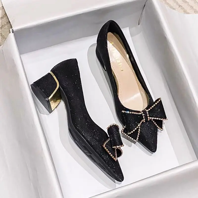 Giày Cao gót Quý Cô Cổ Tích Nhẹ Nhàng Phong Cách Pháp Mỗi Đêm Giày Cao Gót Mũi Nhọn Gót Vuông siêu hot dễ phối đồ Người Nổi Tiếng Internet Mới Mùa Hè 2024 2