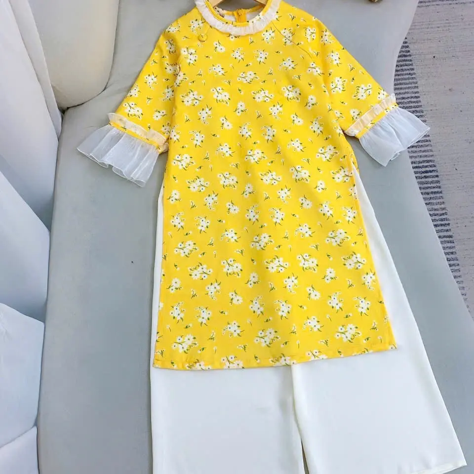 Áo dài bé gái .chuyên bán buôn bán lẻ các loại áo dài trẻ em .Có đủ size cho các bé 4 tuổi đến 14-15 tuổi .