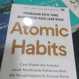Buku Atomic Habits oleh James Clear - Bagaimana Kebiasaan Kecil dapat Mengubah Hidup Anda