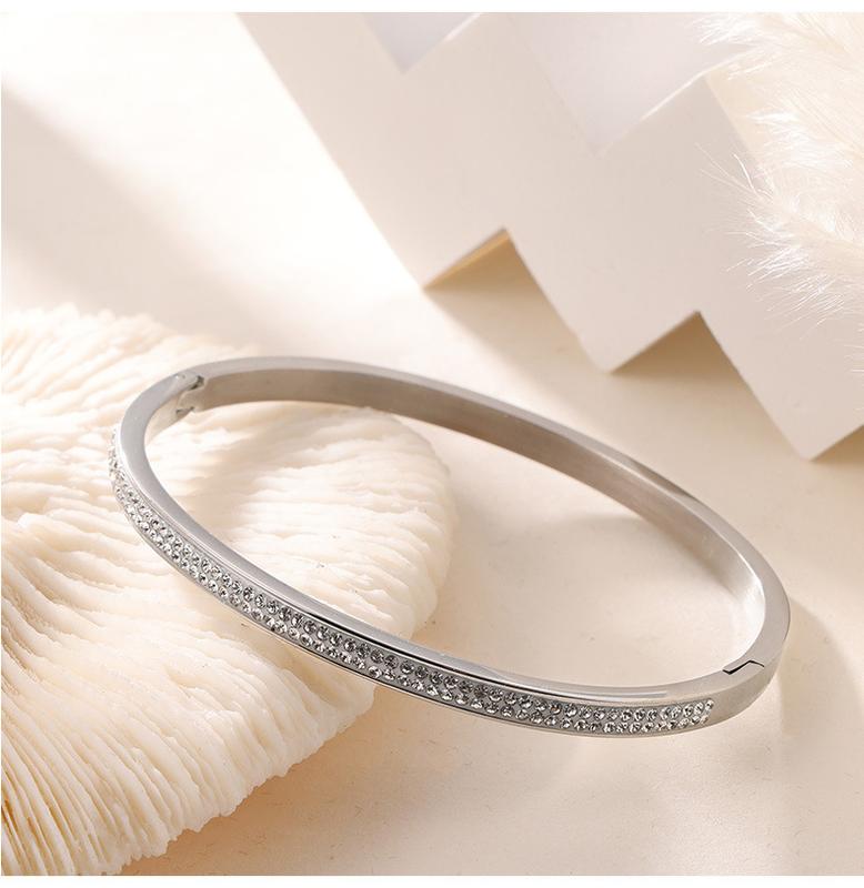 Product Introduction of Vintage niche personality unique simple jewelry carving Roman numeral design diamond titanium steel gold-plated bracelet 6