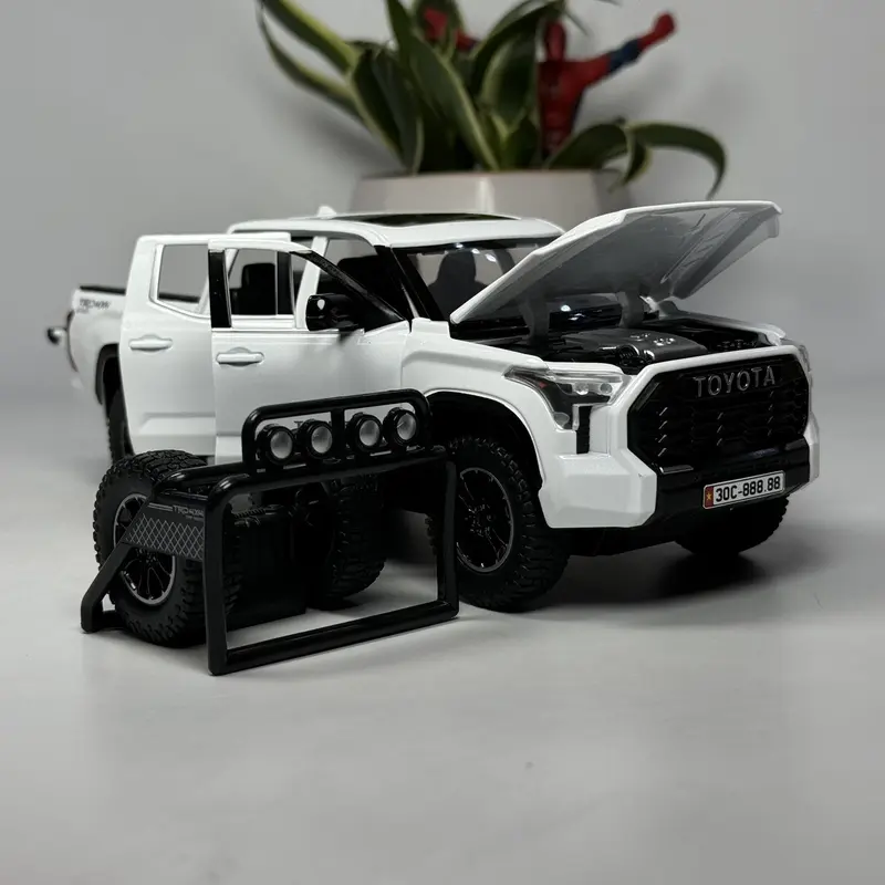 Mô hình xe bán tải Tô yo ta Tundra 4x4 tỷ lệ 1:24 bằng kim loại Tặng biển số VIP 3