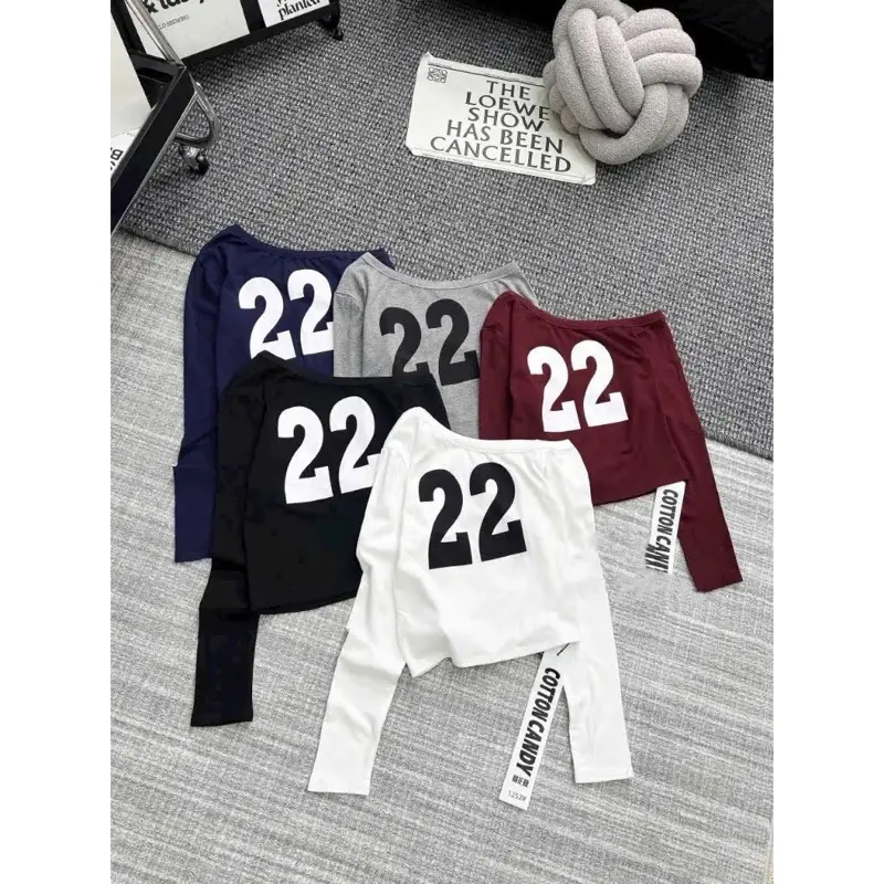 Áo lệch vai chữ số 22 dài tay - Thương hiệu XYZ