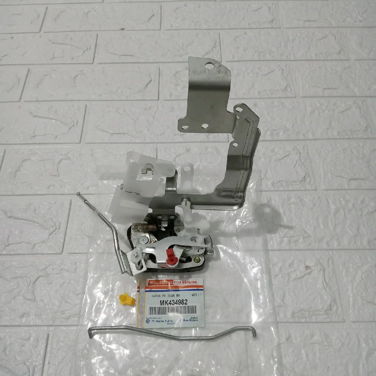Door lock 01 Canter PS110 PS125 kunci pintu canter PS 110 125 pengunci pintu canter 110ps 125ps turbo