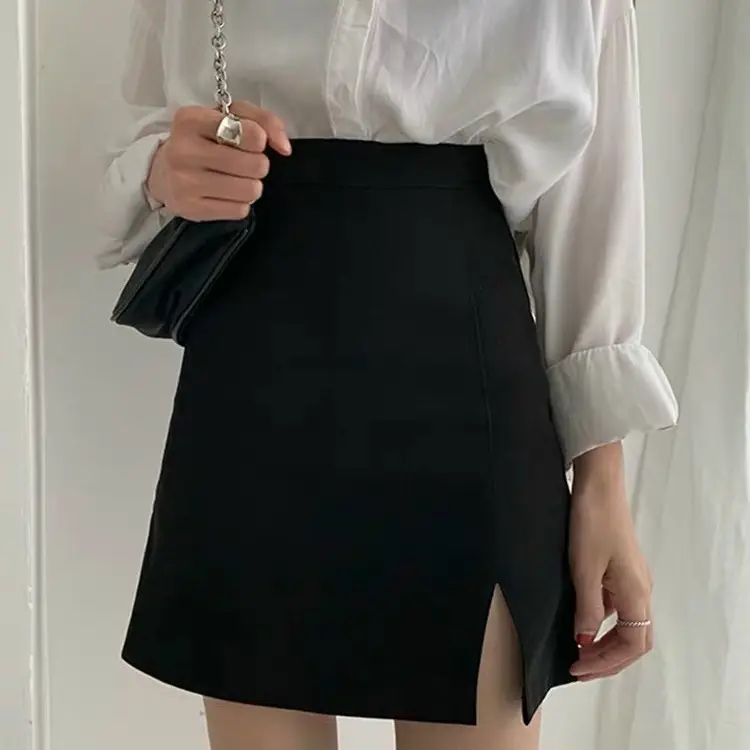 Chân váy A xẻ ngắn kèm quần trong
