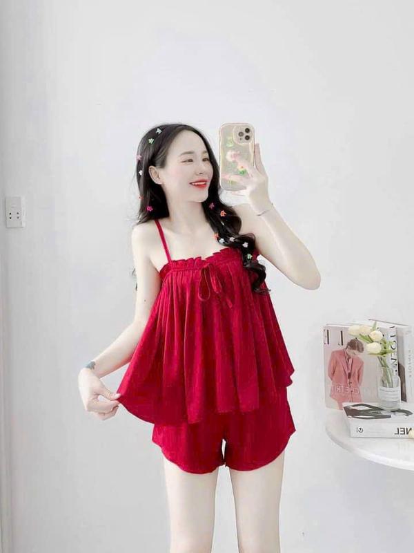   40kg-65kg  Set đồ ngủ nữ chất liệu Lụa Latin 2 dây bèo cột nơ trước ngực chất vải mềm mịn tiểu thư kèm tăng chỉnh inox bầu bì mặc được freesize form dưới 65kg đa dạng màu sắc lựa chọn. Áo Women Top Kem Trắng Nhung 