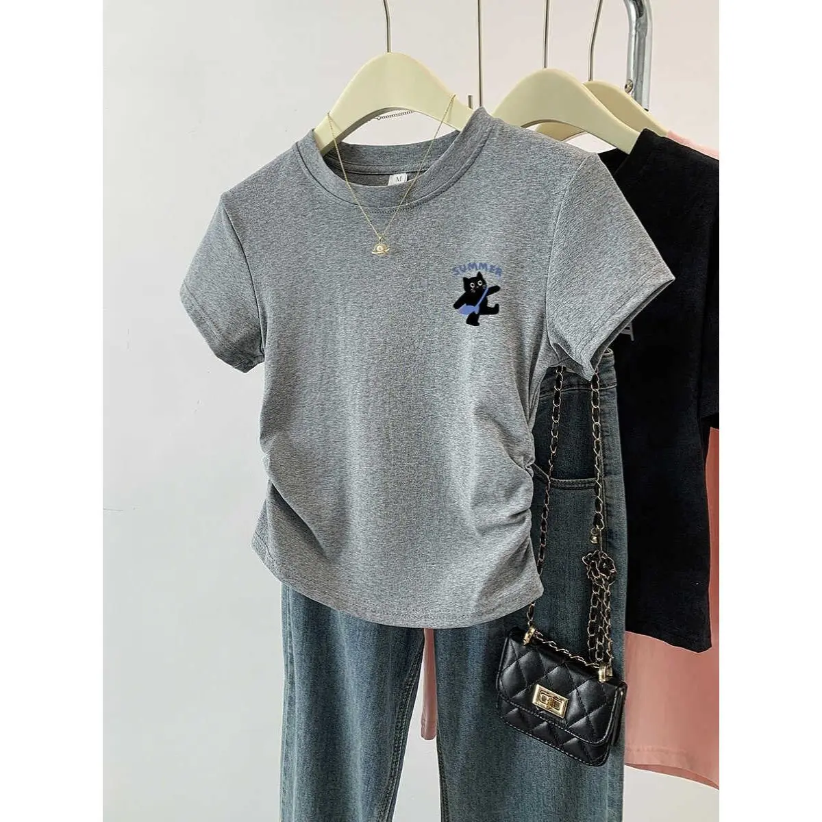 Pleated design sense T-shirt women's summer new cotton waist curved hem slim short sleeve