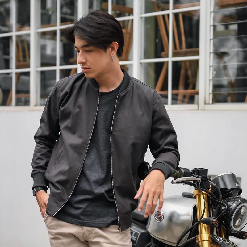 Bomber Jaket Polos Baseball Varsity Pria Wanita Anti Air Size L XL Nyaman Panjang 5