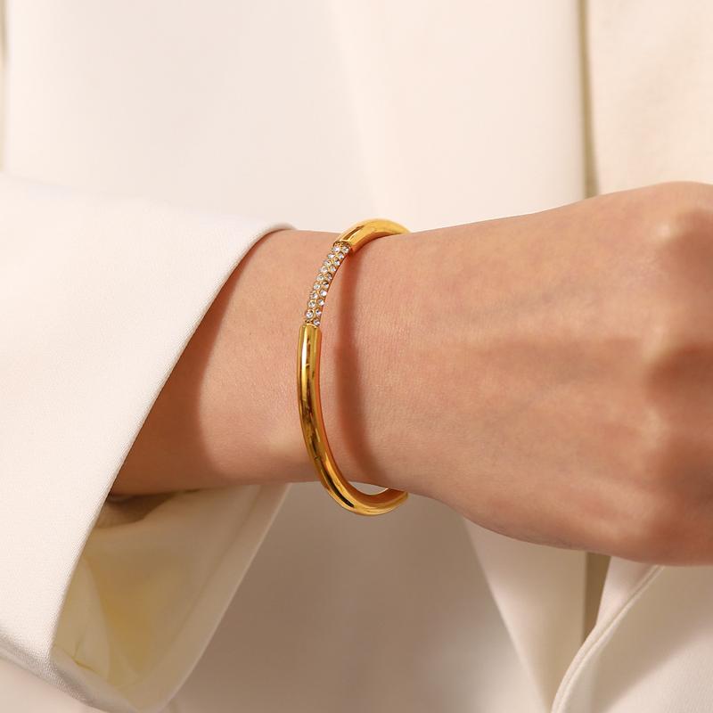 Product Introduction of Cross-Border Ins Internet Celebrity Design 18K Gold Stainless Steel Inlaid Lvzuan Open-Ended Bracelet Vacuum Electroplating Trendy Bracelet 10