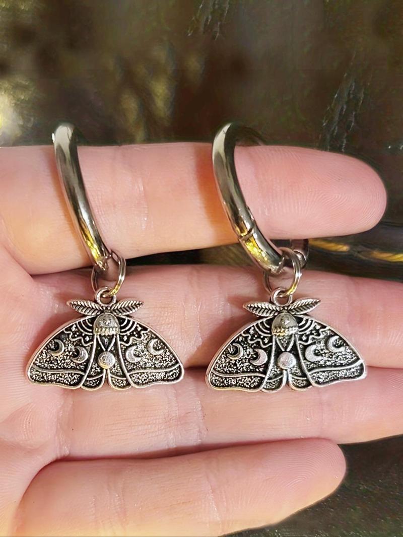 Product Introduction of Vintage Moth Design Shoe Charms, Punk Style Shoe Decoration Charms, Fashionable Shoes Decoration for Women & Men 9