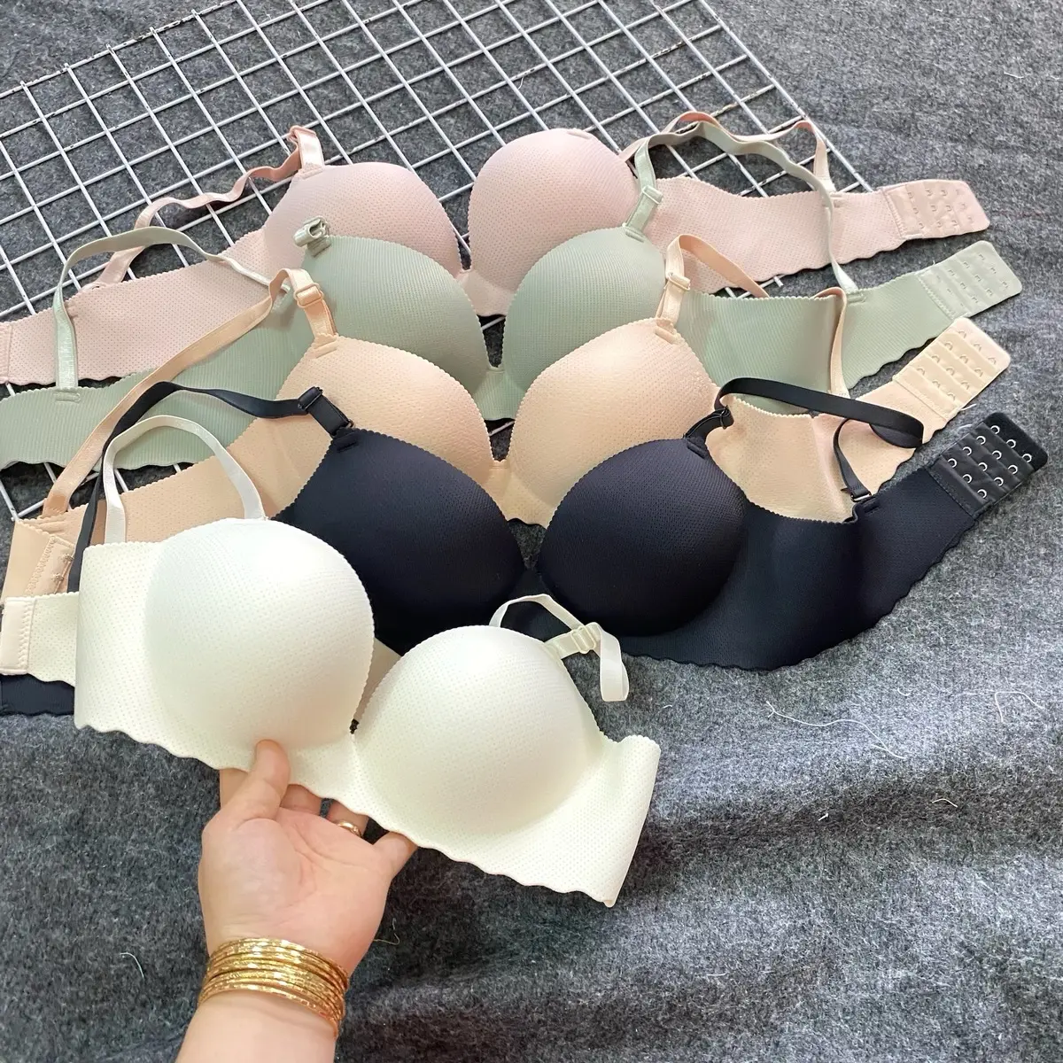 Combo100k/3 áo ngực su thông hơi cao câp mút vừa2,5cm không gọng