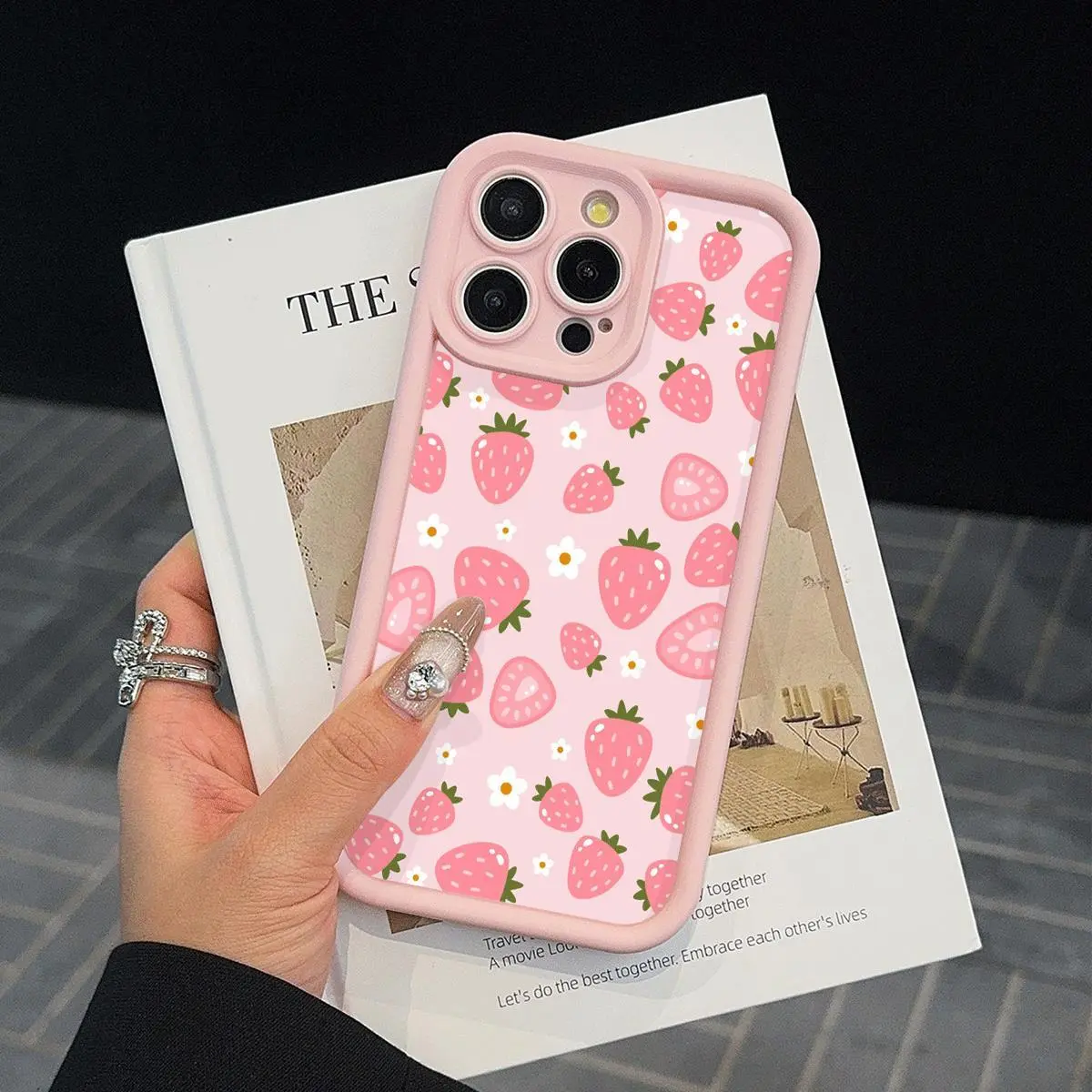 Cute Strawberry Pattern Phone Case, Anti-drop Cellphone Protective Case, Total Protective Shockproof Mobile Phone Cover for iPhone 16 15 14 13 12 11Pro/Plus/Promax, Casing