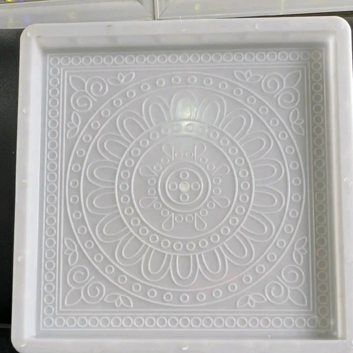 khuôn đúc  gạch xi măng trang trí sân, vườn vuông 40x40 dày 3,3cm