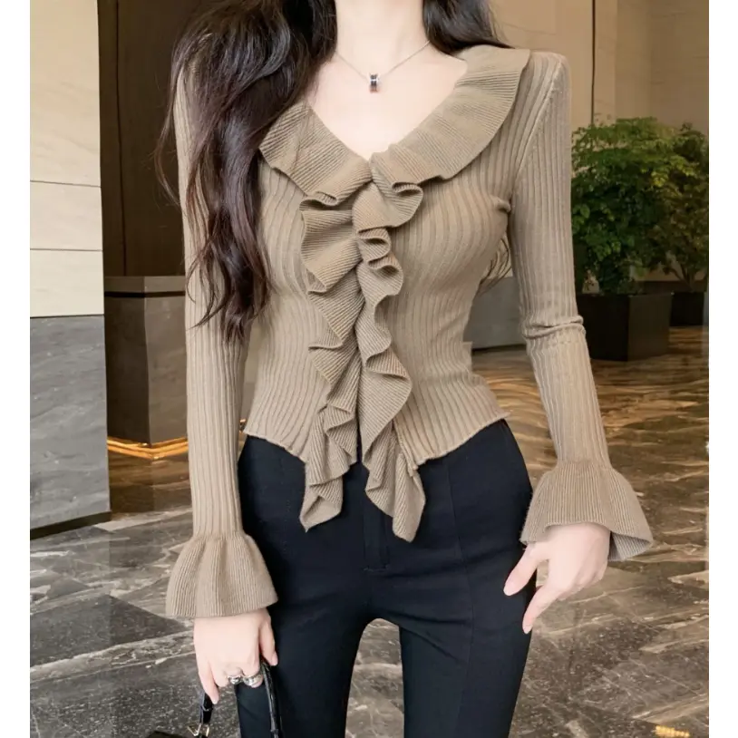 Áo Lớp Cơ Sở Dệt Kim Xếp Nhún Áo Cổ Chữ V Sang Trọng Độc Đáo Cho Nữ, Với Áo Len Tay Chuông, Năm 2024 Voi Tay Loe Lolita