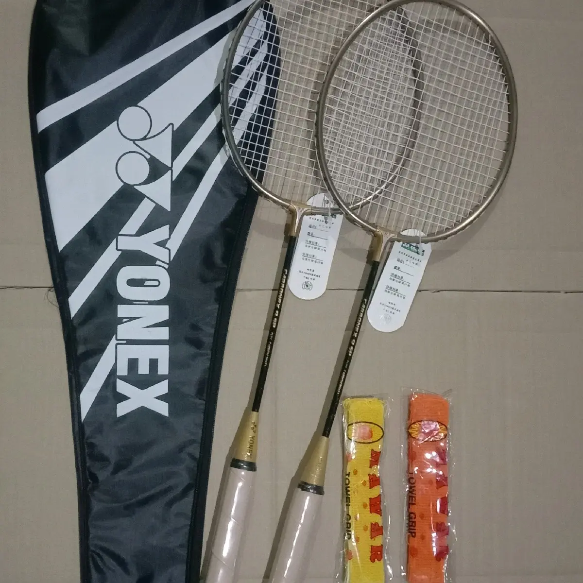 Raket badminton carbonex sepasang bonus tas