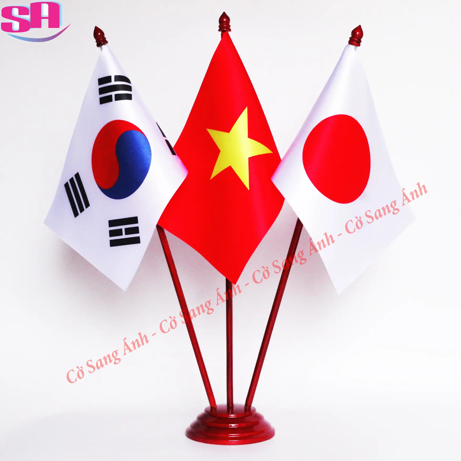 Bộ cờ để bàn đế gỗ cắm 3 cờ các nước tùy chọn