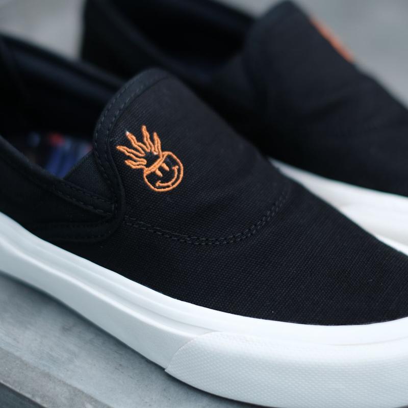 Sepatu Pria - Slip on Hitam 1