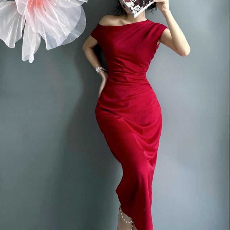 Ladona Dress Đỏ-váy thiết kế dự tiệc sang trọng và kiêu hãnh mẫu chất lụa mềm mát có óng ánh nhẹ xẻ tà sau lưng Nữ Women Voan Voi vay  mactet body trevai