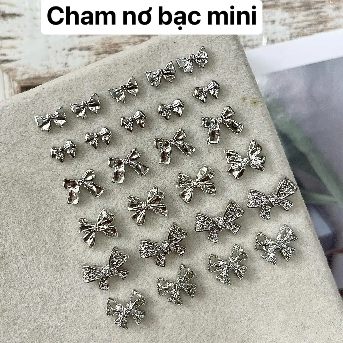 Cham nơ bạc sai mini- phụ kiện trang trí nail ( giá 1 viên)